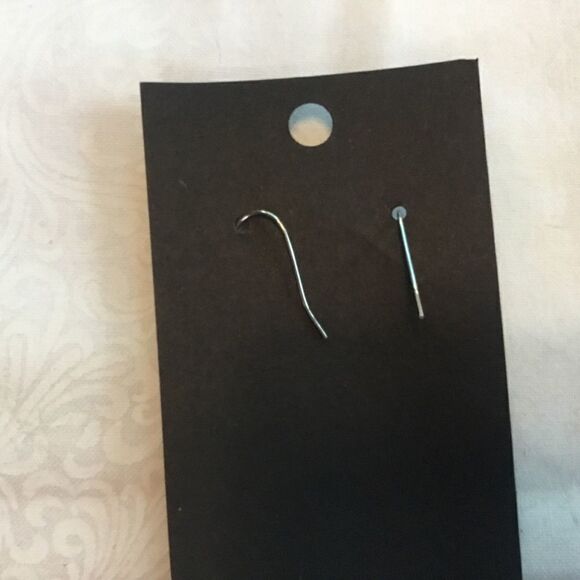 Silvertone Mother of Pearl Earrings - Picture 4 of 4